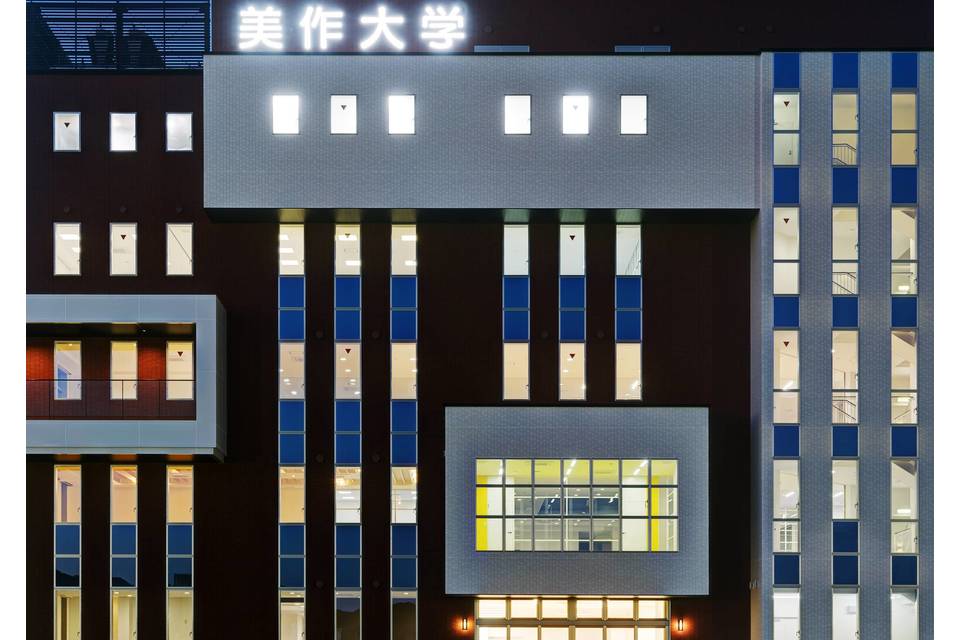 南側外観夕景の画像